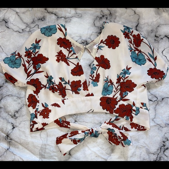 Floral back tie up shirt - Picture 1 of 3